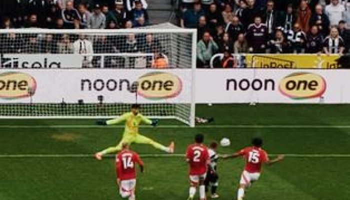 Barnes Bikin Dua Gol di Laga Newcastle vs Man Utd, Libas MU 4-1 dan Naik ke 4 Besar!