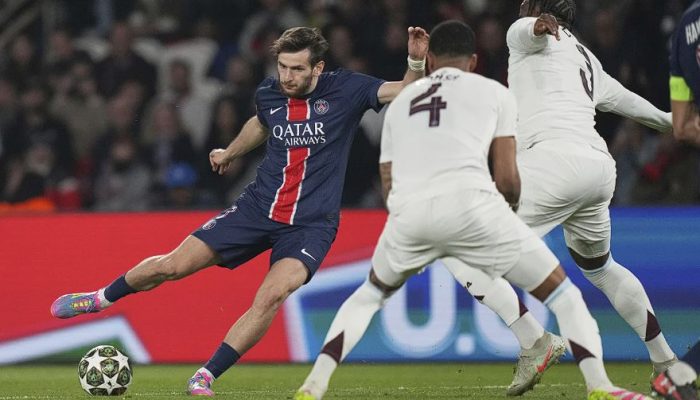 Gol Ajaib Kvaratskhelia Antar PSG Bungkam Aston Villa 3-1