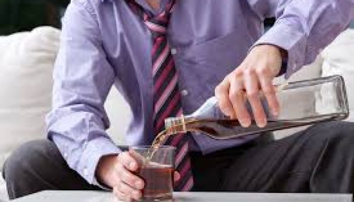 Minum Alkohol Berlebihan Tingkatkan Risiko Cedera Otak