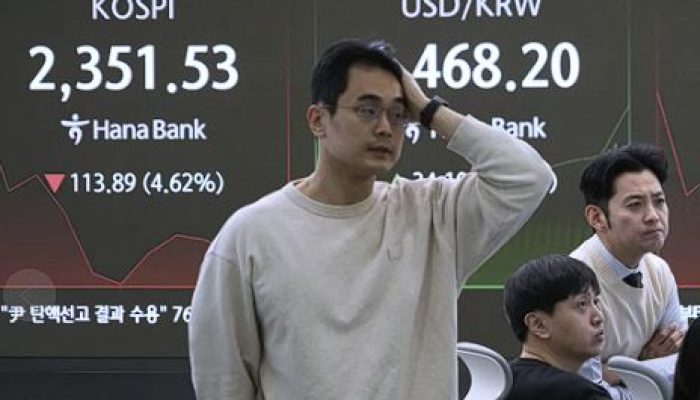 Pasar Global Anjlok Akibat Kebijakan Tarif Trump: Apa Dampaknya?