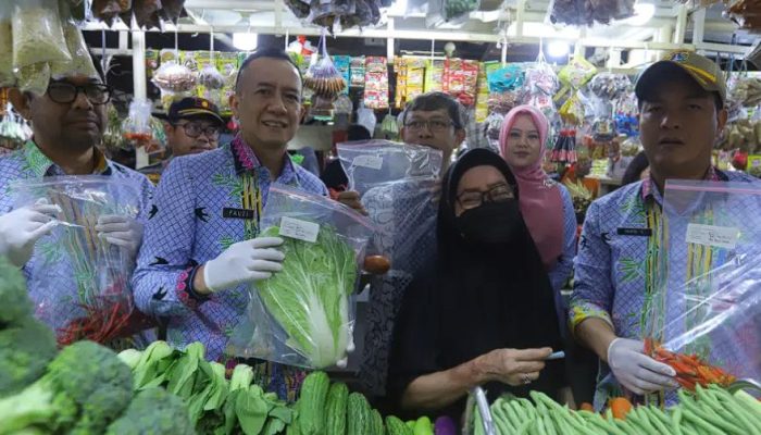 Sidak Keamanan Pangan di Pasar Palmeriam: Uji Laboratorium Mobile, Pastikan Aman Dikonsumsi