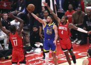 Steph Curry Bersinar, Warriors Taklukkan Rockets di Game 1 Playoff NBA