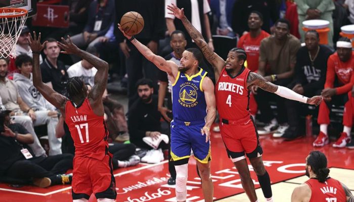 Steph Curry Bersinar, Warriors Taklukkan Rockets di Game 1 Playoff NBA