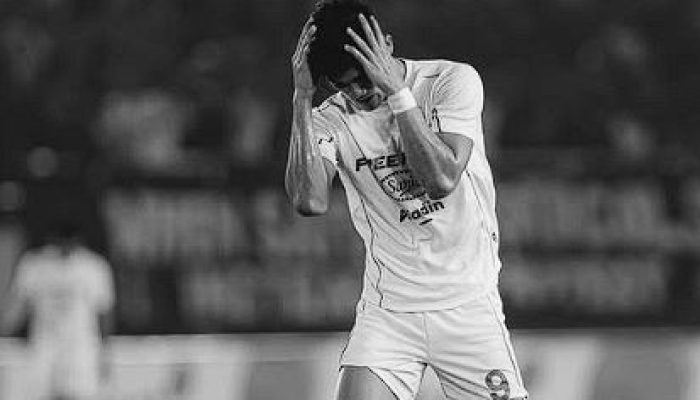 Persis Tumbang di Kandang Pada Laga Persis vs Arema FC, Suporter Laskar Sambernyawa Bentangkan Spanduk !