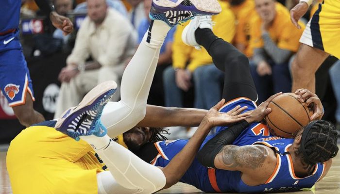Tertinggal 20 Poin? Karl-Anthony Towns Bangkitkan Knicks di Game 3 yang Epik!
