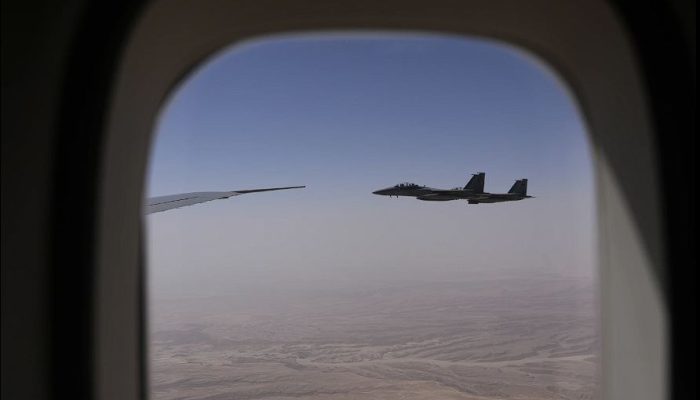 Tidak Mau kalah Dengan Arab Saudi, Donald Trump Dihormati dengan Pengawalan Jet Tempur F-15 di Qatar