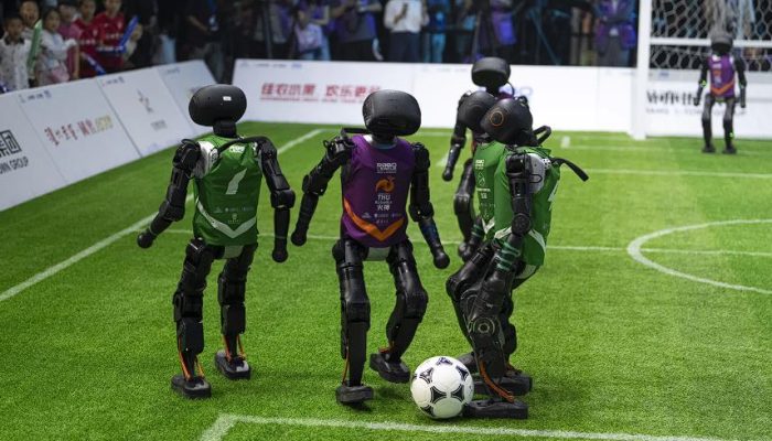 Robot Main Bola di Beijing: Masa Depan Sepak Bola Dimulai!