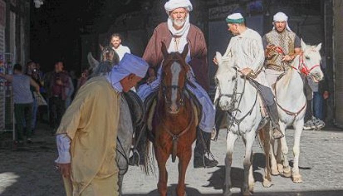 Telusuri Jalur Kuno, Menembus 8.000 KM ke Mekkah: Kisah Tiga Jemaah Haji Spanyol Menunggang Kuda