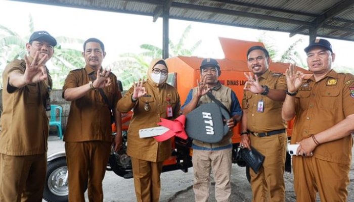 Wabup Tangerang Serahkan Gerobak Motor Sampah, Langkah Nyata Atasi Krisis Lingkungan!