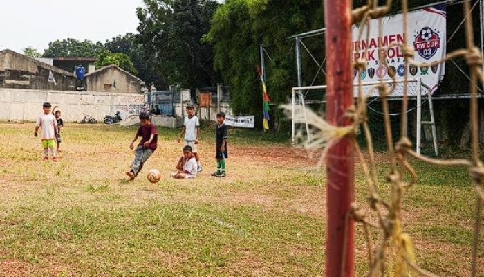 Heboh! Lapangan Sepak Bola Pilar di Jakarta Barat Nyaris Jadi Lapangan Padel