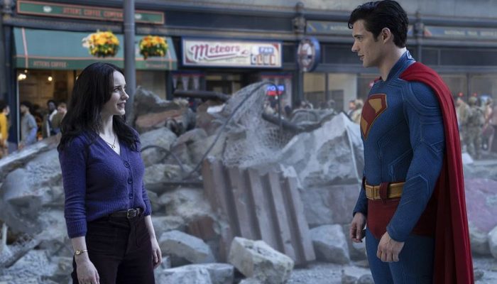Superman Baru James Gunn: Berani, Ringan, dan Menggigit!
