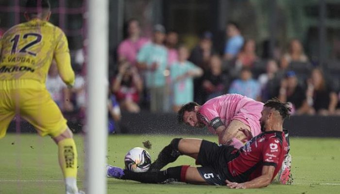 Umpan Messi Selamatkan Inter Miami di Menit Akhir! Drama Kemenangan atas Atlas di Piala Liga