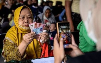 55 Ribu Penerima Anomali Termasuk ASN & Pegawai BUMN Dicoret dari Bansos!