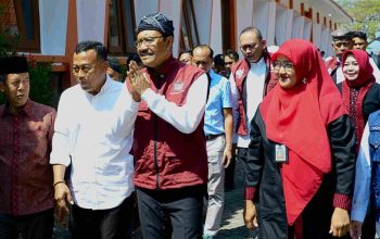 Gus Ipul Resmikan Sekolah Rakyat Ponorogo dengan Peternakan Ayam & Kebun Sayur