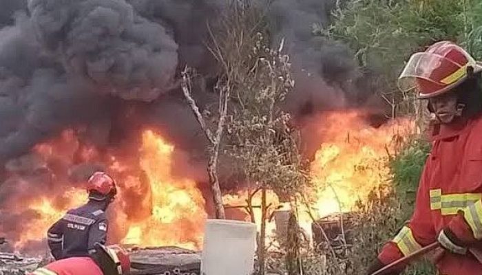 Kebakaran Sumur Minyak Ilegal Blora, Api Tak Kunjung Padam! Strategi Pertamina Bantu Penanganan