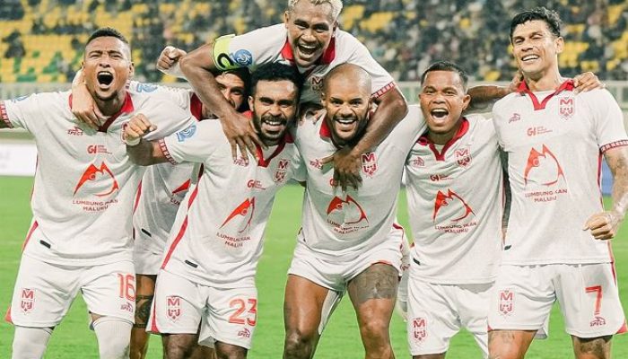 Malut United Bantai Dewa United 3-1! Laskar Kie Raha Puncaki Klasemen BRI Super League!