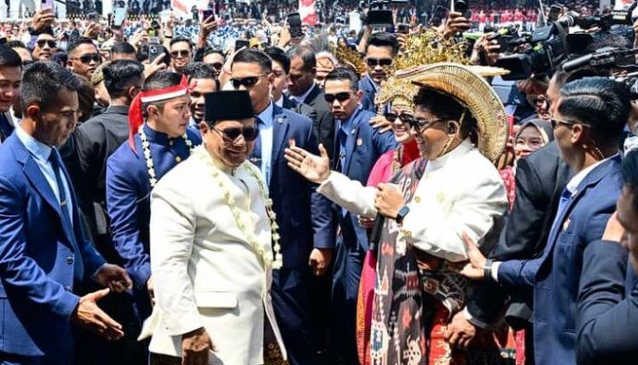 Meriah! ‘Tabola Bale’ Ubah Upacara Jadi Pesta Rakyat!