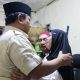 Momen Haru: Presiden Prabowo Peluk Orang Tua Ojol Affan Kurniawan yang Meninggal