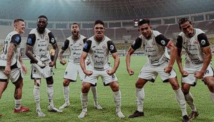 Persija Libas Dewa United 3-1! Maxwell Souza Menggila, Rizky Ridho Pakai Pita Hitam