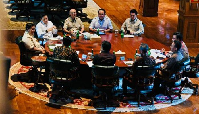 Prabowo Rapat Bersama DEN di Hambalang: Siap Hadapi Krisis Global!
