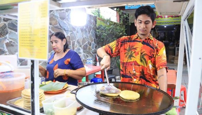 Roti Cane Ibu Gandhi: Legendaris Sejak 2008, Sekarang Hadir di Depan GOR Tangerang!