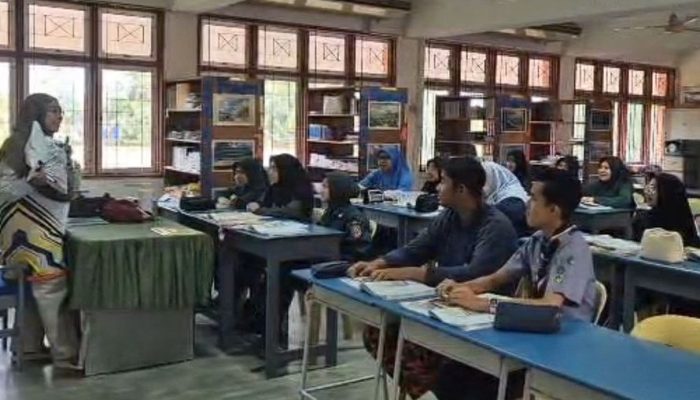 Siswa MAN 2 Tapanuli Tengah Kirim Surat ke Malaysia, Dunia Terkesima