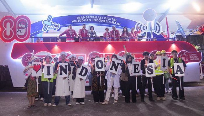 Truk Futuristik Kemkomdigi Curi Perhatian di Karnaval HUT ke-80 RI! Transformasi Digital Jadi Sorotan