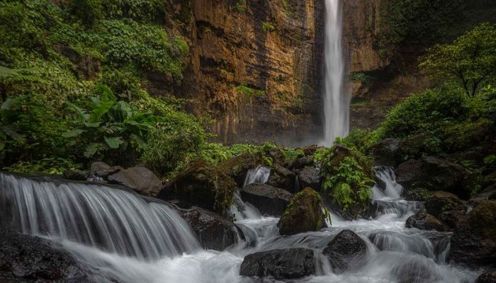 Air Terjun Kapas Biru: Surga Tersembunyi di Lumajang yang Wajib Kamu Eksplor