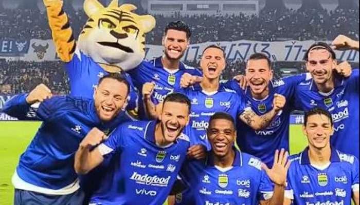 Debut Dramatis Thom Haye dan Eliano Reijnders, Bojan Hodak Puas! Persib Tumbangkan Persebaya di GBLA Saat Hujan Deras