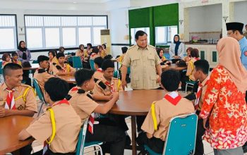Harunya Siswa SRMA Margaguna Saat Kepala Mereka Disentuh Presiden Prabowo 01