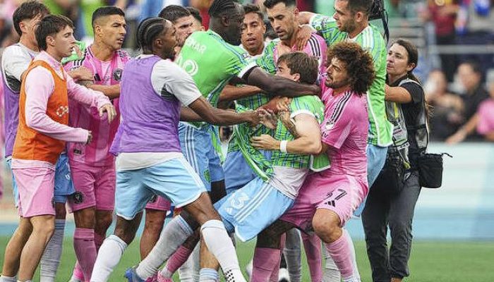 Video Momen Lucu Jangan Ditiru, Luis Suarez Diduga Meludah & Mencekik Pemain Usai Kekalahan Inter Miami
