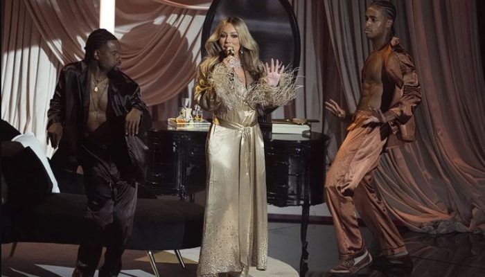Mariah Carey Tampil dengan Perhiasan $10 Juta di VMA, Siapa Sangka Asalnya dari Desa Kecil?