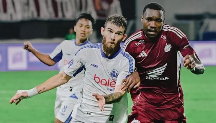 Comeback Epik! Arema FC Bungkam PSM di Makassar Lewat Dua Gol Kilat