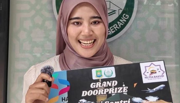 Pemkot Tangerang Bagikan Doorprize Umrah untuk Santri di Hari Santri Nasional 2025