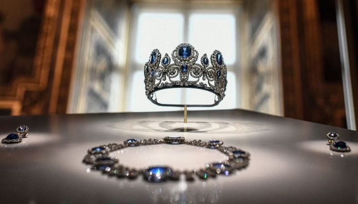 Perampokan Kilat di Louvre: Permata Napoleon Raib dalam 4 Menit