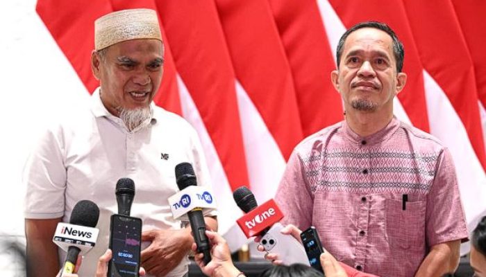 Haru di Halim: Dua Guru Luwu Utara Akhirnya Direhabilitasi Langsung oleh Presiden Prabowo