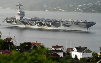 Ketegangan Memuncak: Trump Siap Bicara Sementara Armada Perang AS Kepung Venezuela