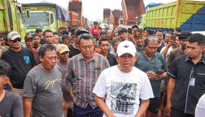 Mulai Januari 2026, Dedi Mulyadi Tegaskan Larangan Truk ODOL di Jawa Barat