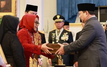 Prabowo Anugerahkan Gelar Pahlawan Nasional untuk 10 Tokoh Legendaris Indonesia 3 Prabowo Anugerahkan Gelar Pahlawan Nasional untuk 10 Tokoh Legendaris Indonesia 3