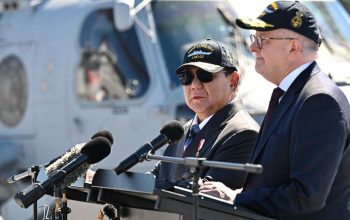 Prabowo Tinjau Kapal Perang Raksasa HMAS Canberra Simbol Eratnya Aliansi Maritim Indonesia–Australia 1 Prabowo Tinjau Kapal Perang Raksasa HMAS Canberra Simbol Eratnya Aliansi Maritim Indonesia–Australia 1