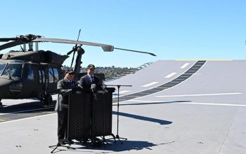 Prabowo Tinjau Kapal Perang Raksasa HMAS Canberra Simbol Eratnya Aliansi Maritim Indonesia–Australia 2 Prabowo Tinjau Kapal Perang Raksasa HMAS Canberra Simbol Eratnya Aliansi Maritim Indonesia–Australia 2