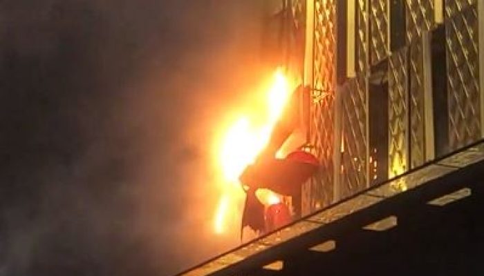 Billboard Sarinah Thamrin Terbakar, Diduga Korsleting Listrik