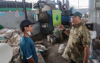 Cucun Takjub! Anak Muda Bandung Sulap Sampah Jadi Mesin Uang