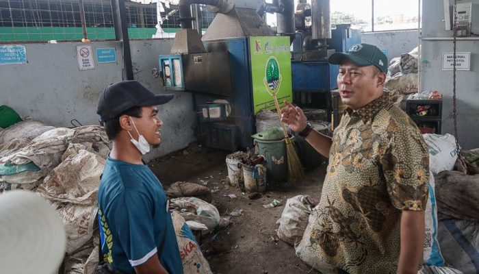 Cucun Takjub! Anak Muda Bandung Sulap Sampah Jadi Mesin Uang