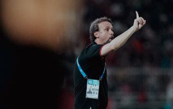 Gol Dianulir, Dua Kartu Merah! Persija Tumbang Dramatis di Padang