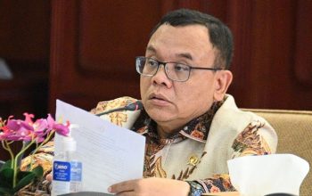Insentif Guru Honorer Naik Rp100 Ribu, DPR Soroti Tenaga Administratif