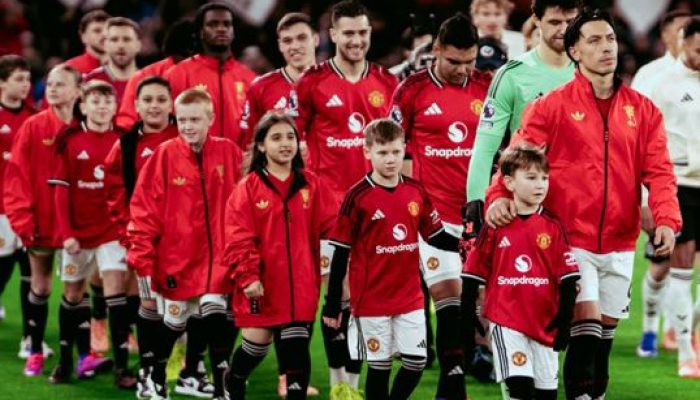 Man Utd Tertahan di Old Trafford! Wolves Hentikan 11 Kekalahan Beruntun dalam Drama Liga Inggris