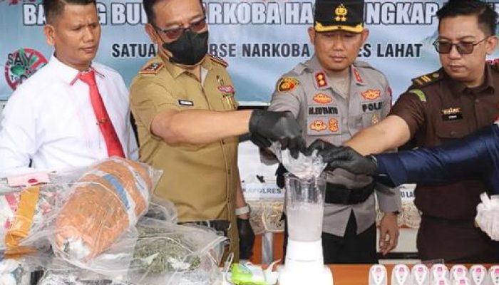 Polres Lahat Musnahkan 8 Kg Ganja dan 175 Gram Sabu, Tegakkan Hukum Narkoba