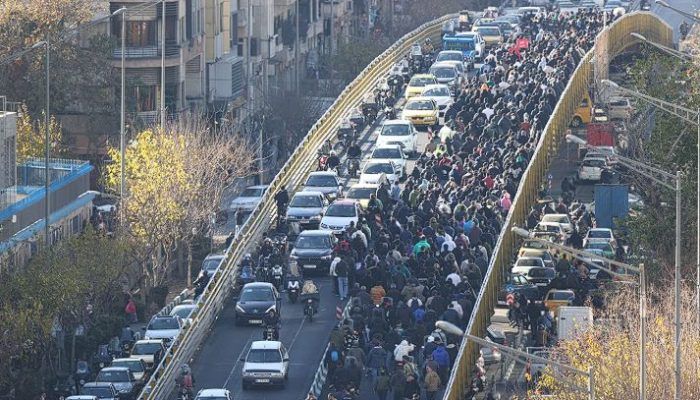 Rial Anjlok ke Rekor Terendah, Iran Diguncang Protes Terbesar dalam Tiga Tahun Terakhir