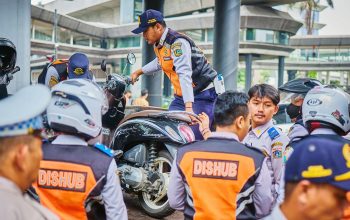 792 Kendaraan Terjaring Parkir Liar di Jaksel Sepanjang 2025, Sudinhub Lakukan Cabut Pentil dan Angkut Jaring